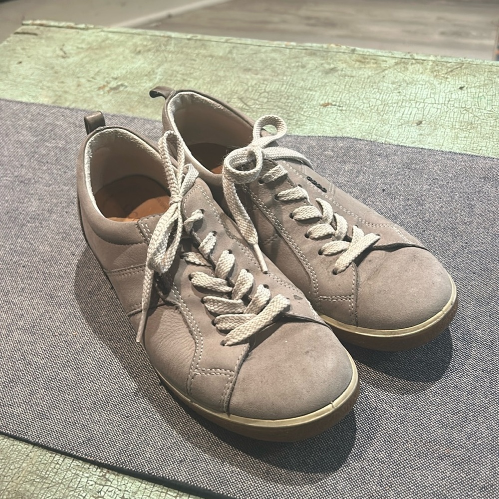 ECCO Women Gray Leather Lace Up Walking Sneakers Shoes Sz 7